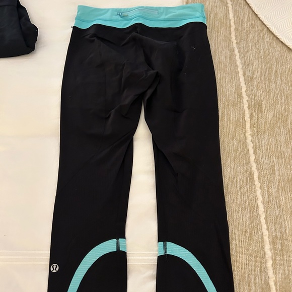 Soulcycle Lulu lemon leggings with blue detail - Picture 4 of 6
